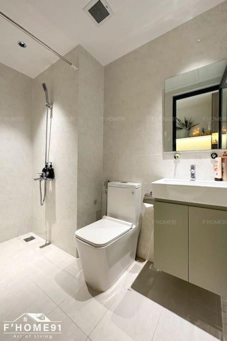 Modern, Cozy Near Bui Vien Walking St-soho Ho Chi Minh City